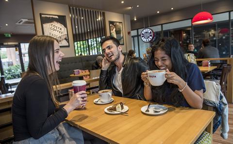 An alumnus using the library