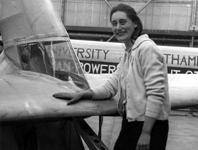Ann Marsden, SUMPAC engineer, with the aircraft Copyright © RAeS