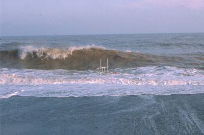 Bubbles close to shores hide mines