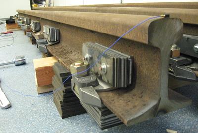 The method developed allows testing damping on finite rail length in laboratory.