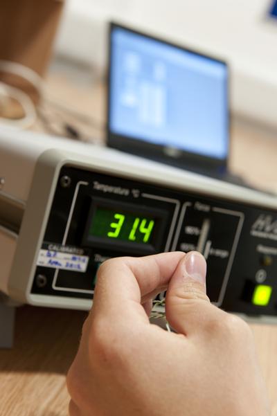 Monitoring hand vibration 