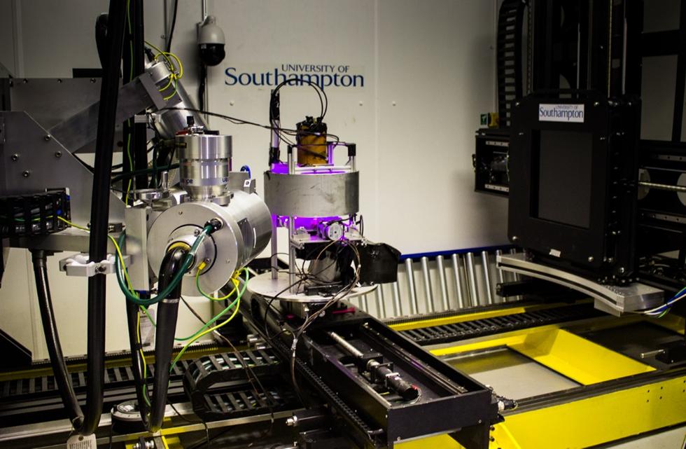 Figure 1 - in situ shear box experiment performed in the Hutch