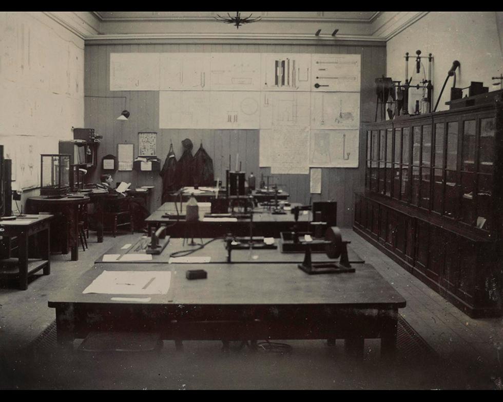 Laboratories: Laboratory facilities, 1900s
