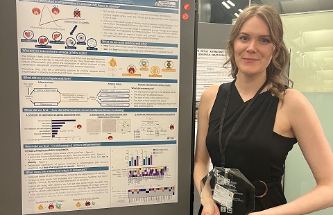 Dr Helen Fisk holding award