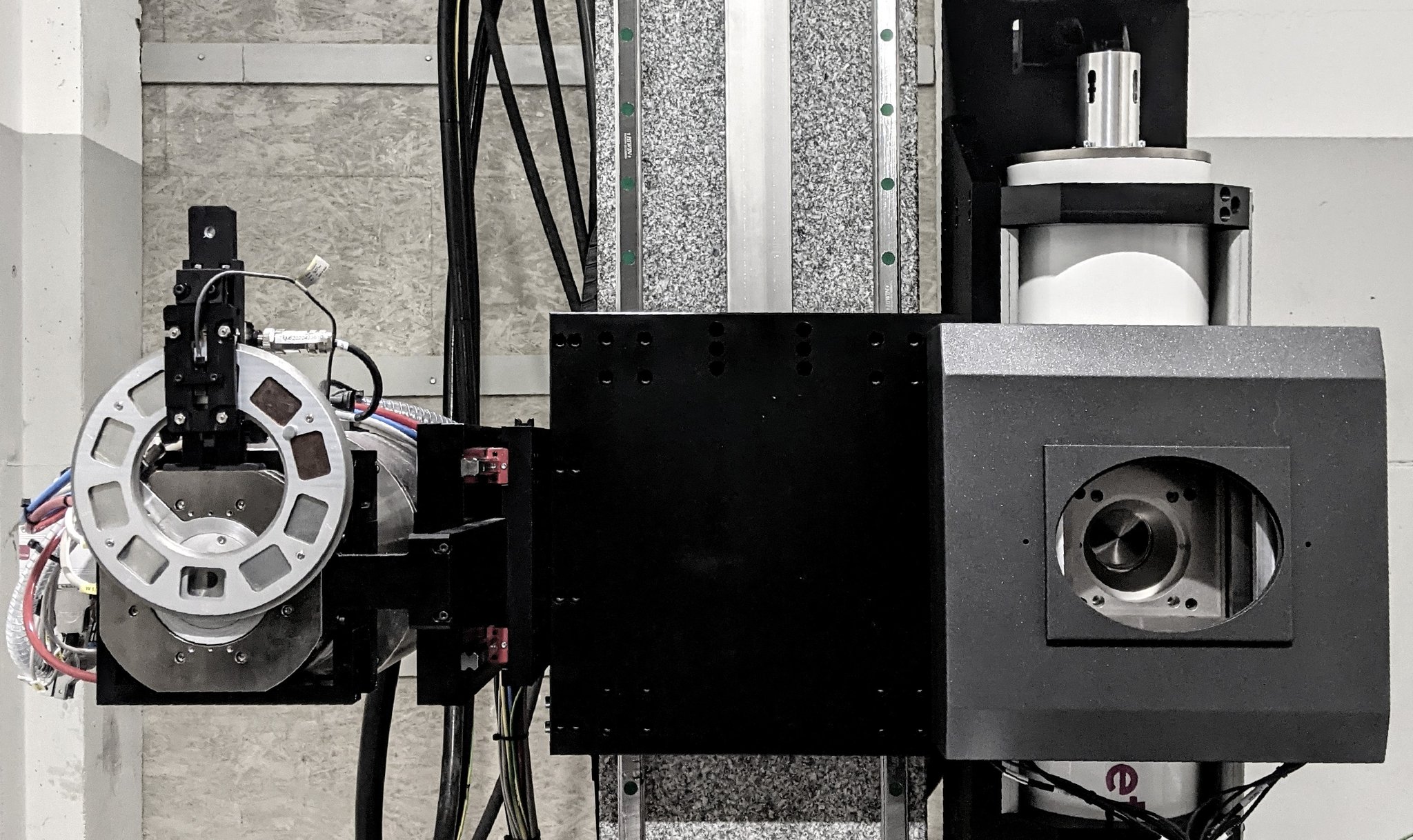 300 kVp & 450 kVp sources on the granite manipulator