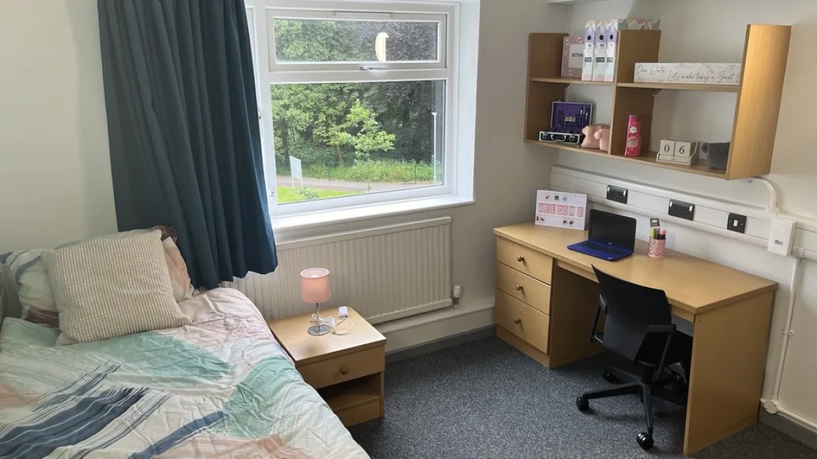 Enhanced shared bathroom room at Glen Eyre Hall