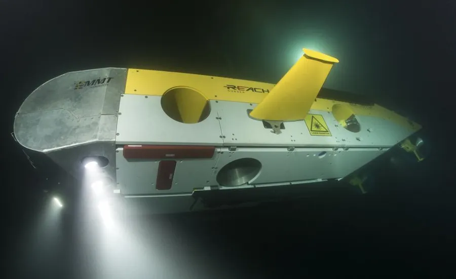Remotely operated vehicle in ocean depths