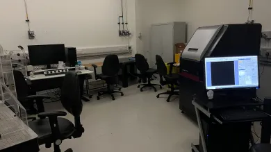 Confocal, super-res and widefield room