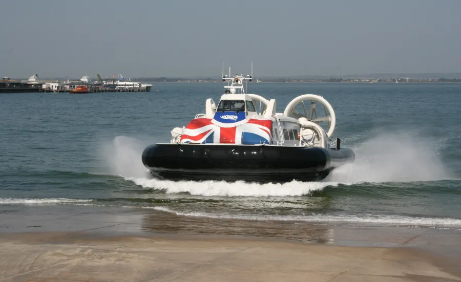 Passenger hovercraft landing