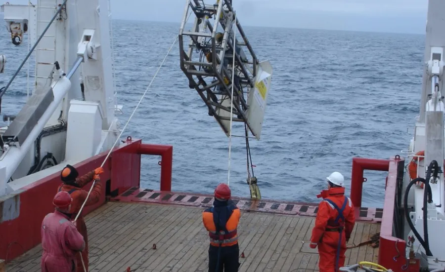 The DASI deep-towed electromagnetic transmitter system being deployed at sea