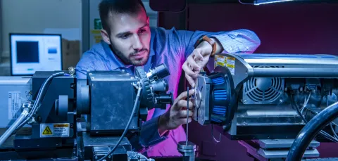 An engineering student using Mu-VIS X-ray imaging equipment