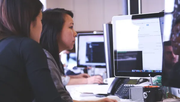 2 women looking at computer screens