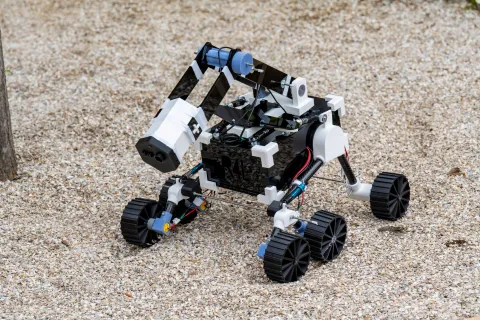 Mars to Humans rover is an outreach activity which demonstrates how Raman spectroscopy is used on the Mars Rover mission and in disease diagnostics being developed at Southampton University.