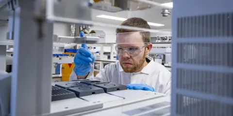 CERAS has a well-equipped Organic Geochemistry suite