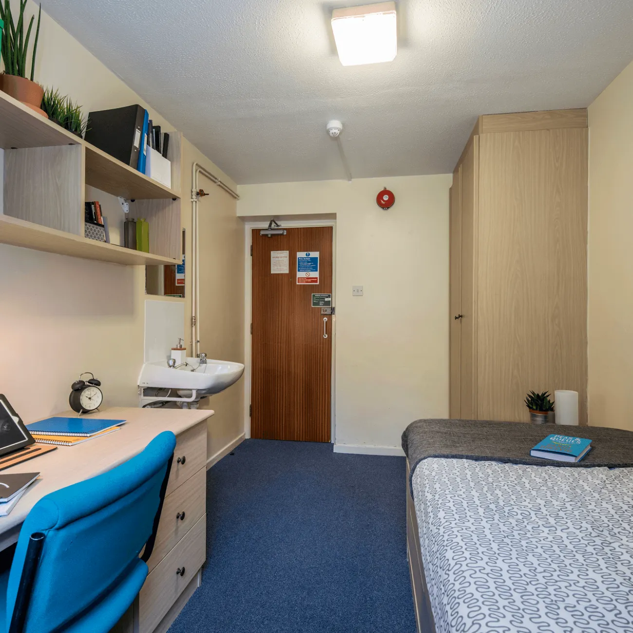 A standard shared bathroom room at Glen Eyre