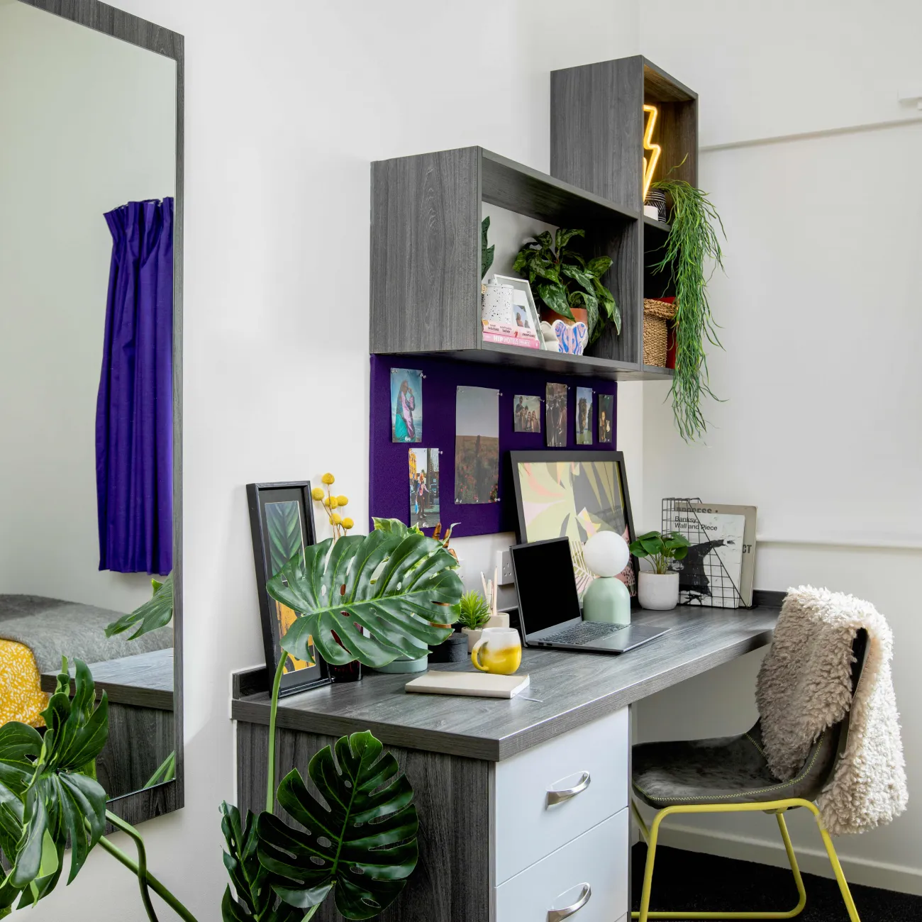 Southampton Orion Point Premium Ensuite desk