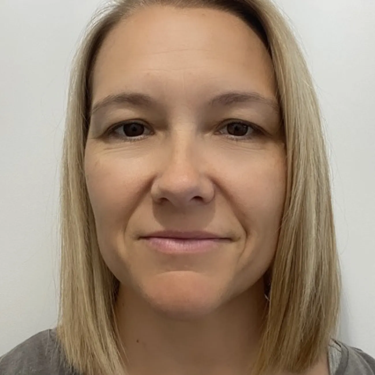 Mrs Keri Barker