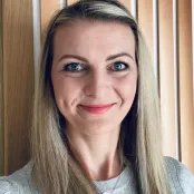 Portrait image of Tina Arnold smiling at the camera
