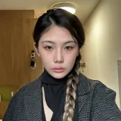 Niexin Yang taking a selfie.