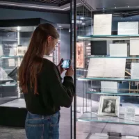 MA Holocaust: History, Experience, Heritage students looking at atrefacts